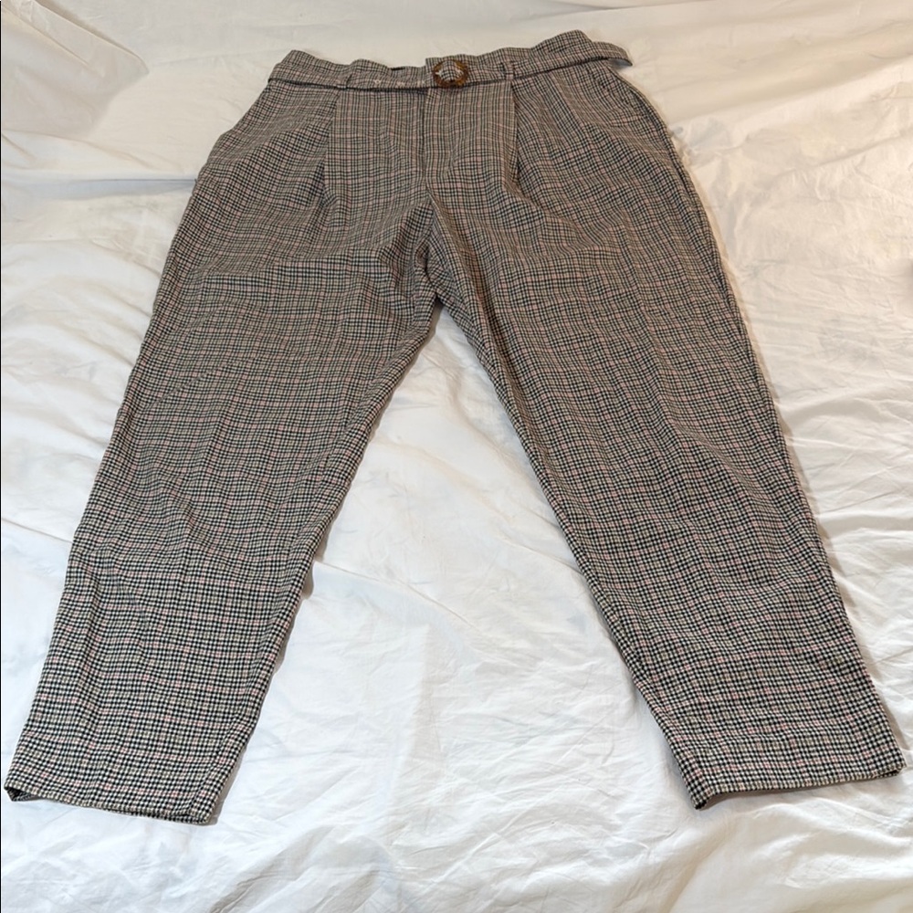 Stylish Women's Fine Plaid Trousers - Black and White Size 10